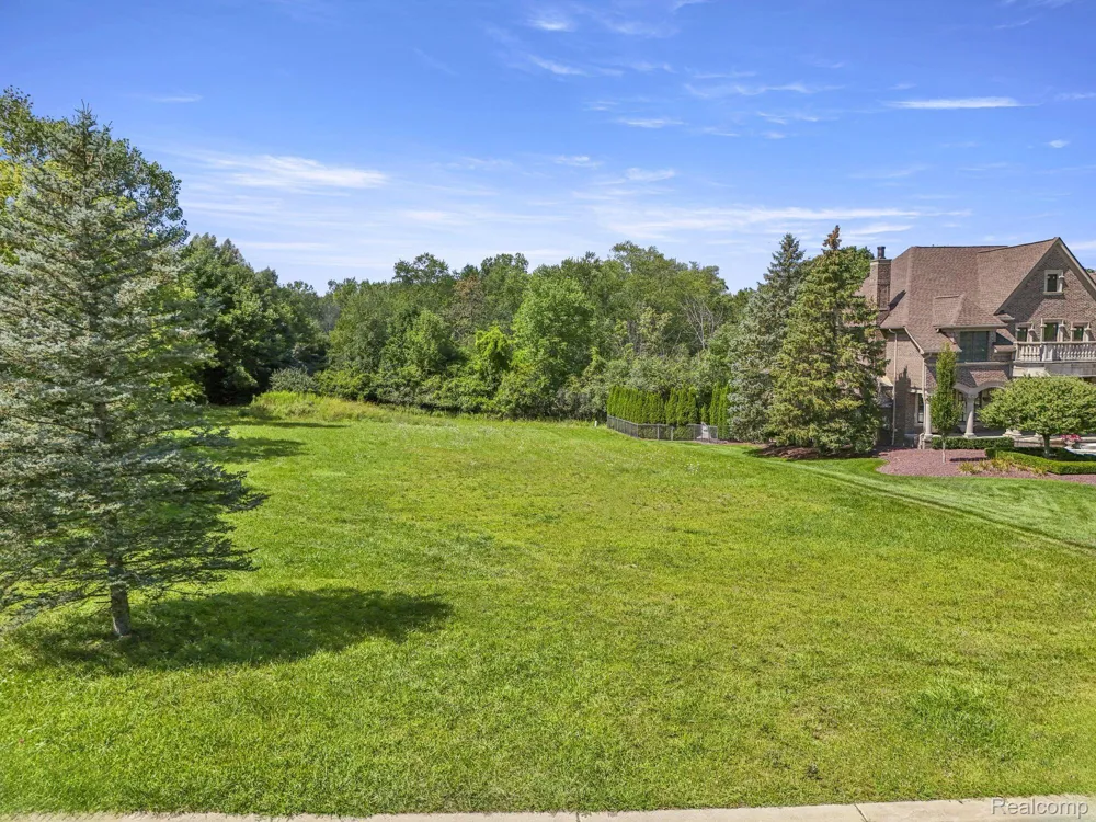 18197 Shelley Pond Court Northville City, MI 48168