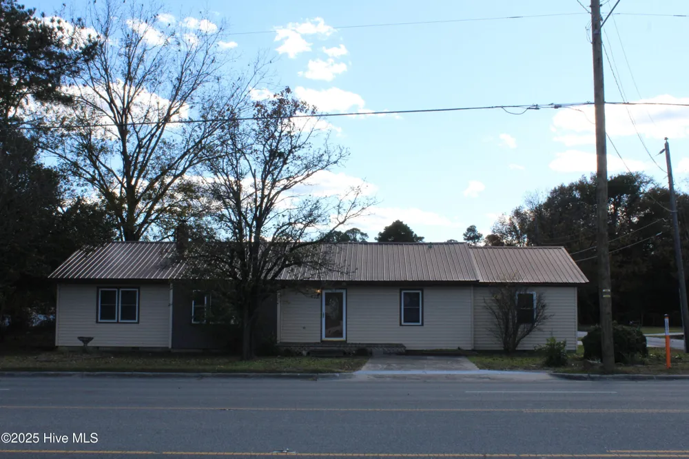 513 W Main Street Beulaville, NC 28518