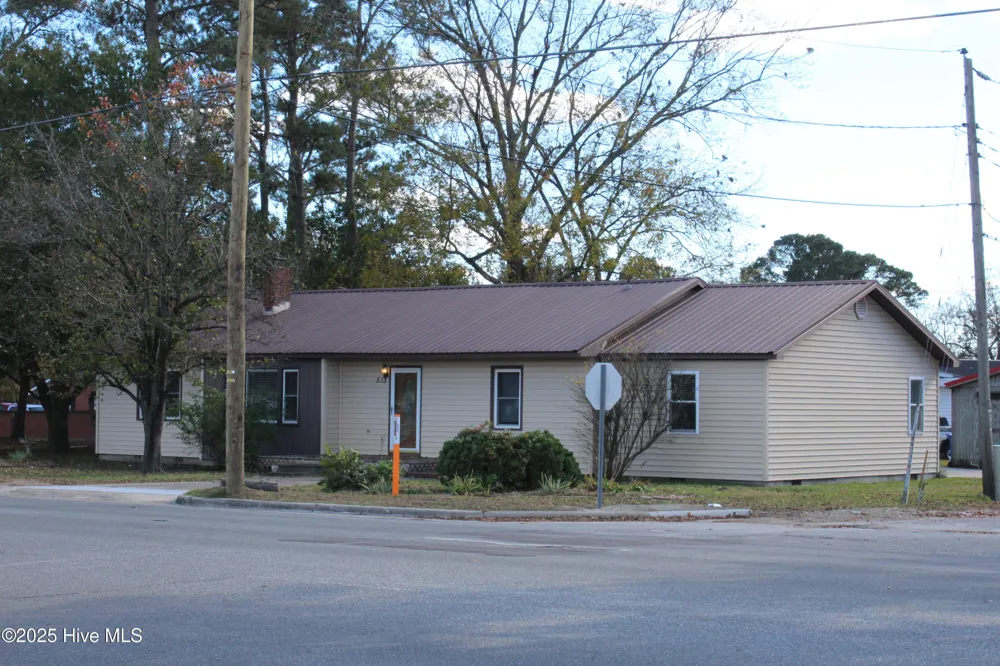 513 W Main Street Beulaville, NC 28518