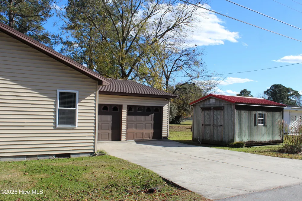 513 W Main Street Beulaville, NC 28518