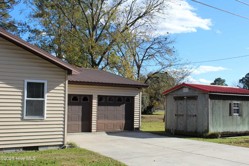 513 W Main Street Beulaville, NC 28518
