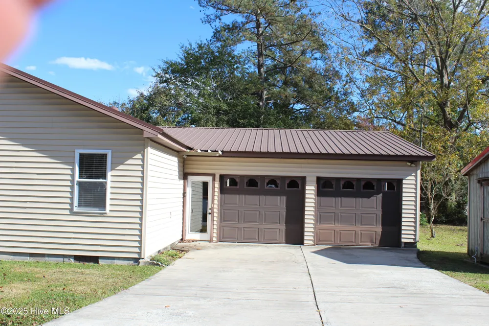 513 W Main Street Beulaville, NC 28518