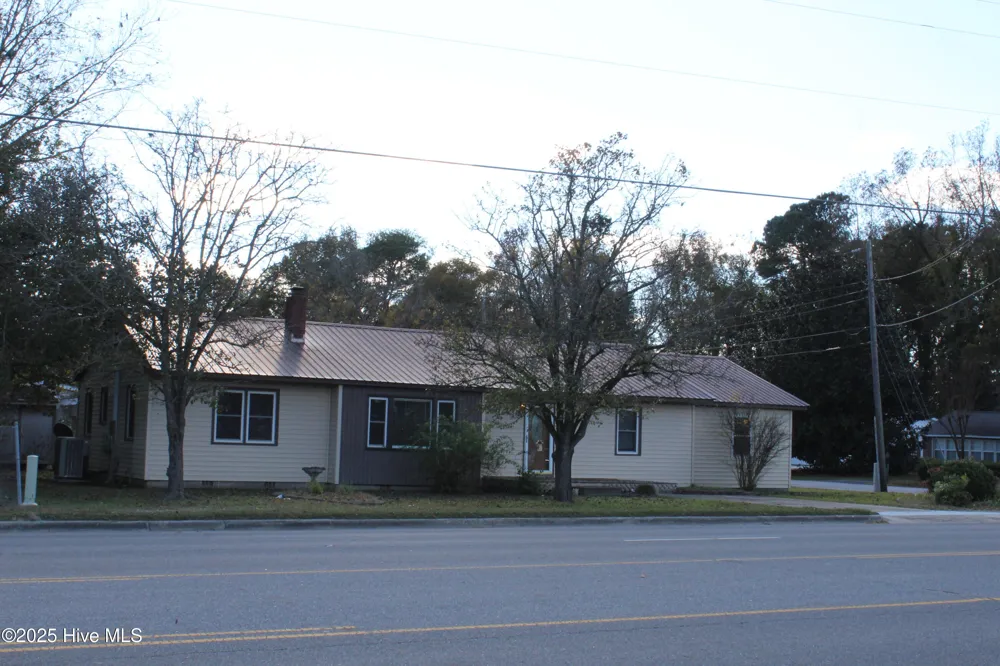 513 W Main Street Beulaville, NC 28518