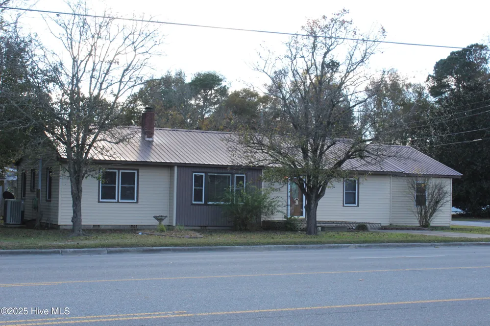 513 W Main Street Beulaville, NC 28518