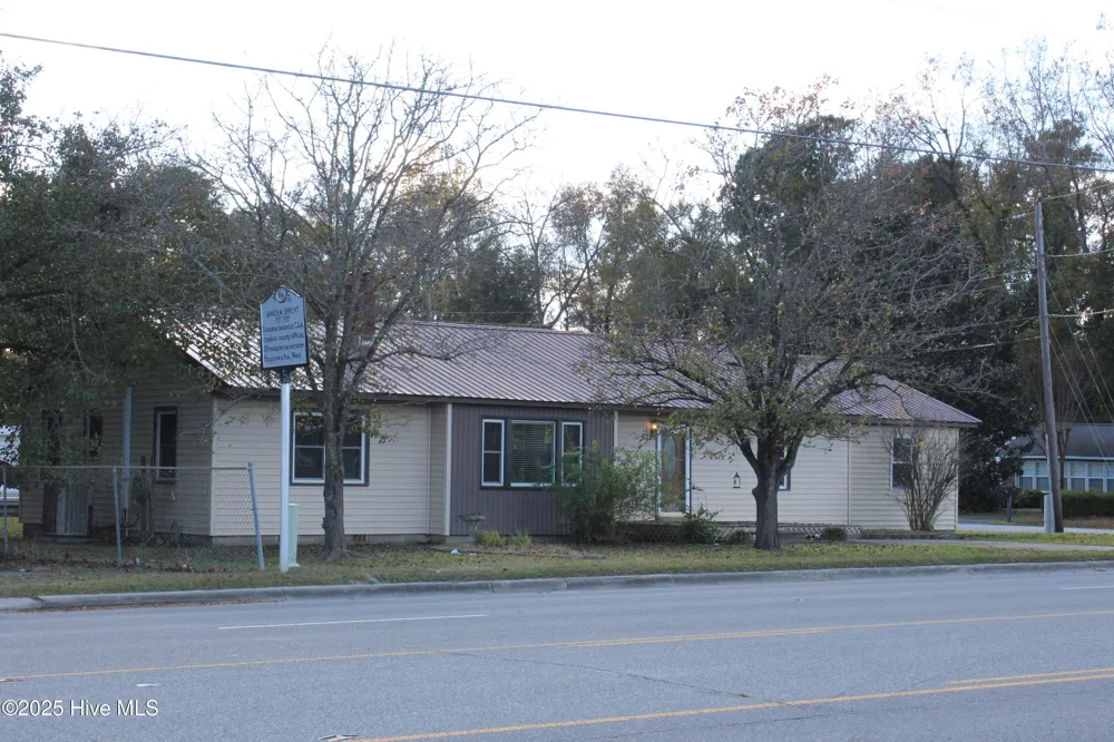 513 W Main Street Beulaville, NC 28518