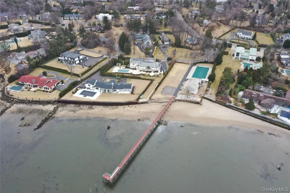 31 Harbour Road Great Neck, NY 11024