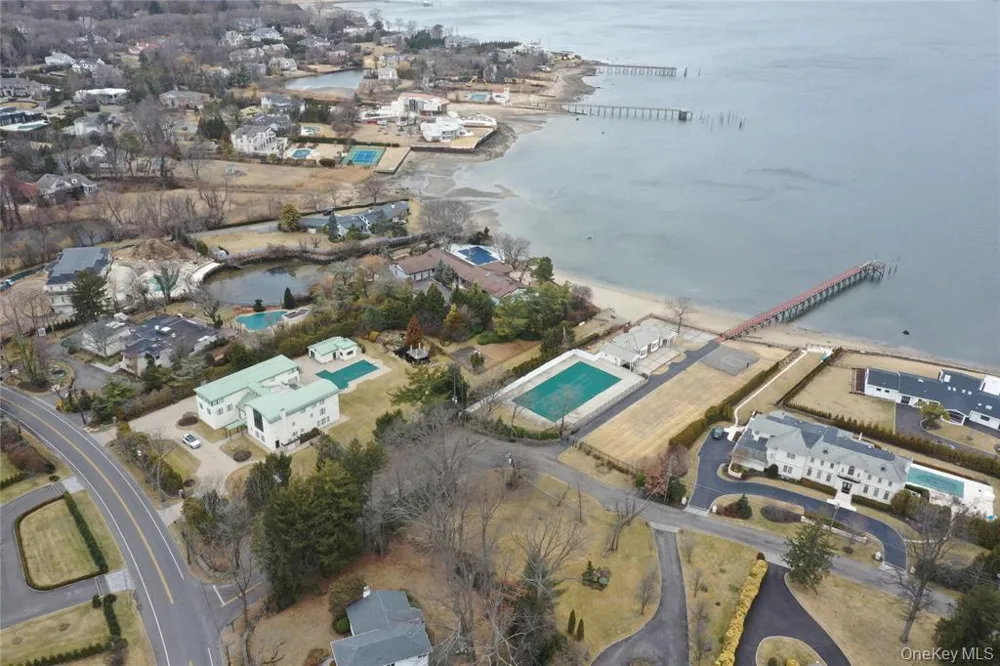 31 Harbour Road Great Neck, NY 11024