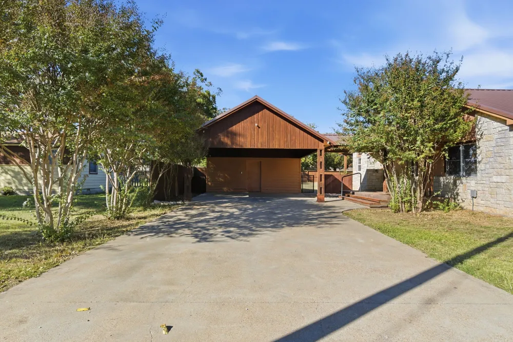 200 Elm Lane Tolar, TX 76476