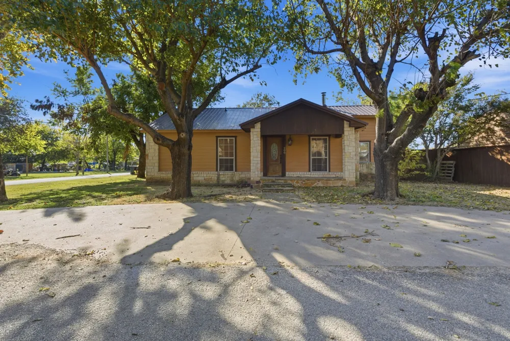 200 Elm Lane Tolar, TX 76476