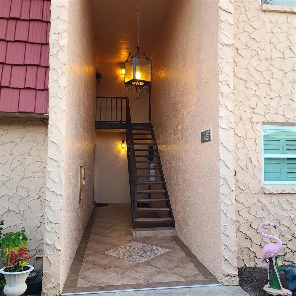 220 BUTTONWOOD CIRCLE #220 Seminole, FL 33777