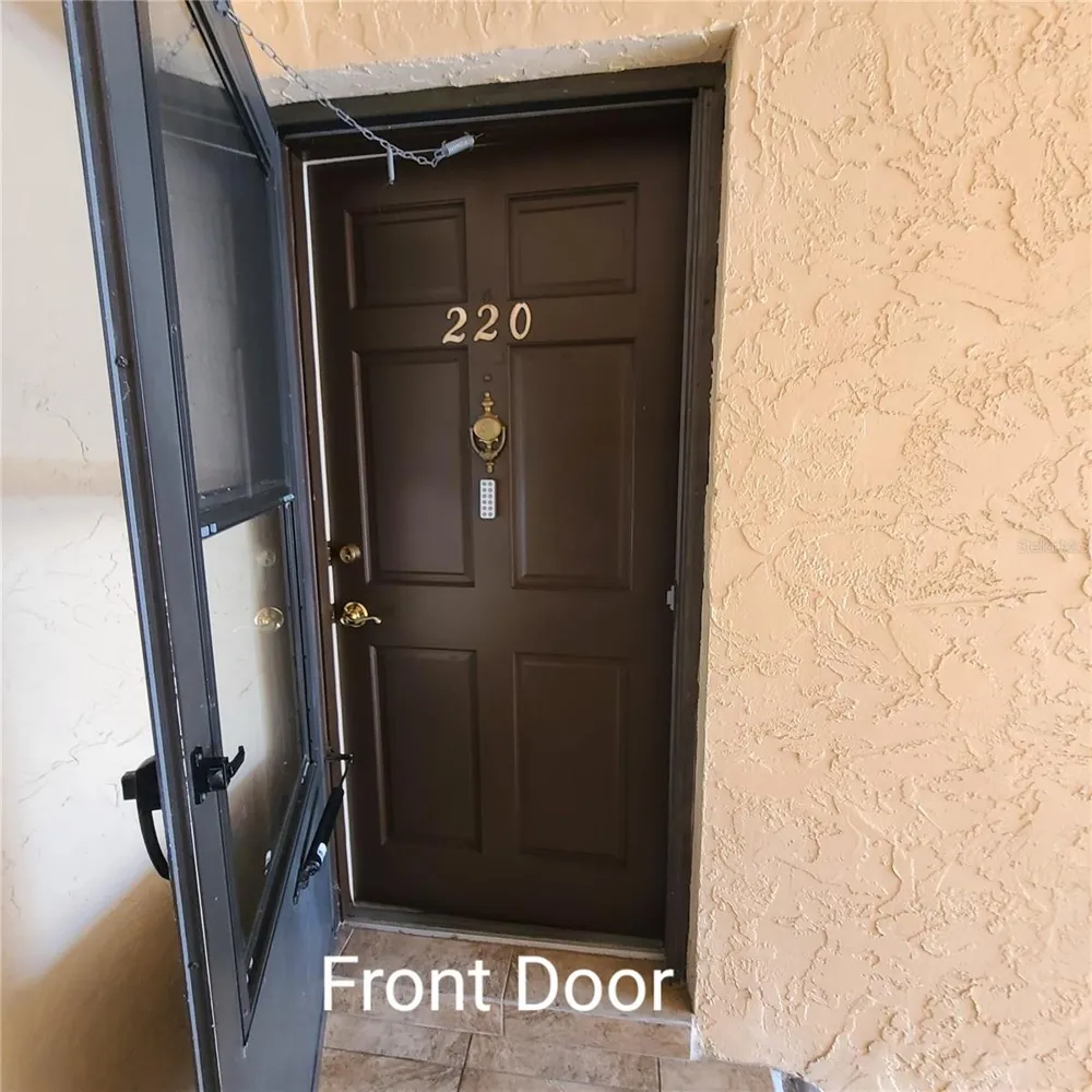 220 BUTTONWOOD CIRCLE #220 Seminole, FL 33777