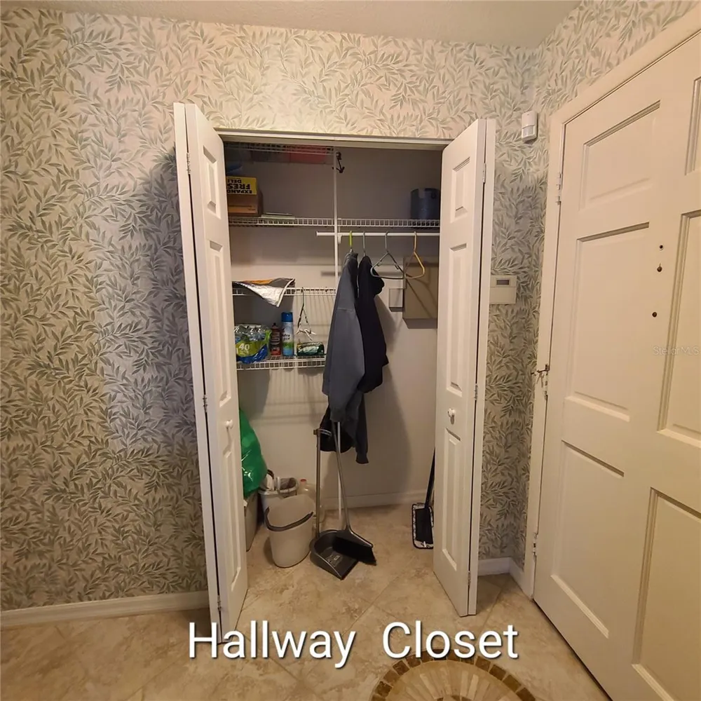 220 BUTTONWOOD CIRCLE #220 Seminole, FL 33777