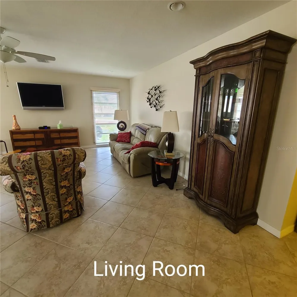 220 BUTTONWOOD CIRCLE #220 Seminole, FL 33777