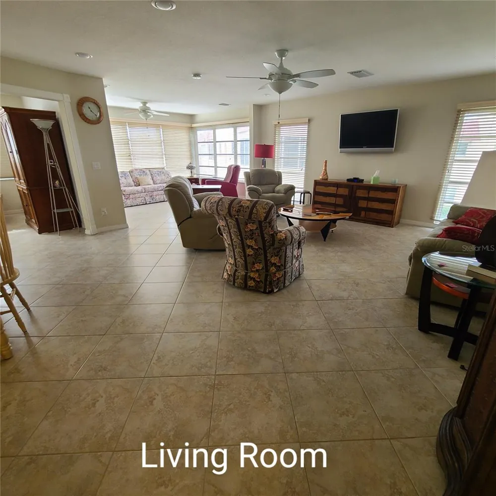 220 BUTTONWOOD CIRCLE #220 Seminole, FL 33777