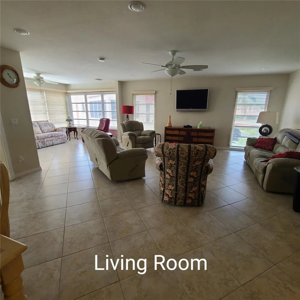 220 BUTTONWOOD CIRCLE #220 Seminole, FL 33777