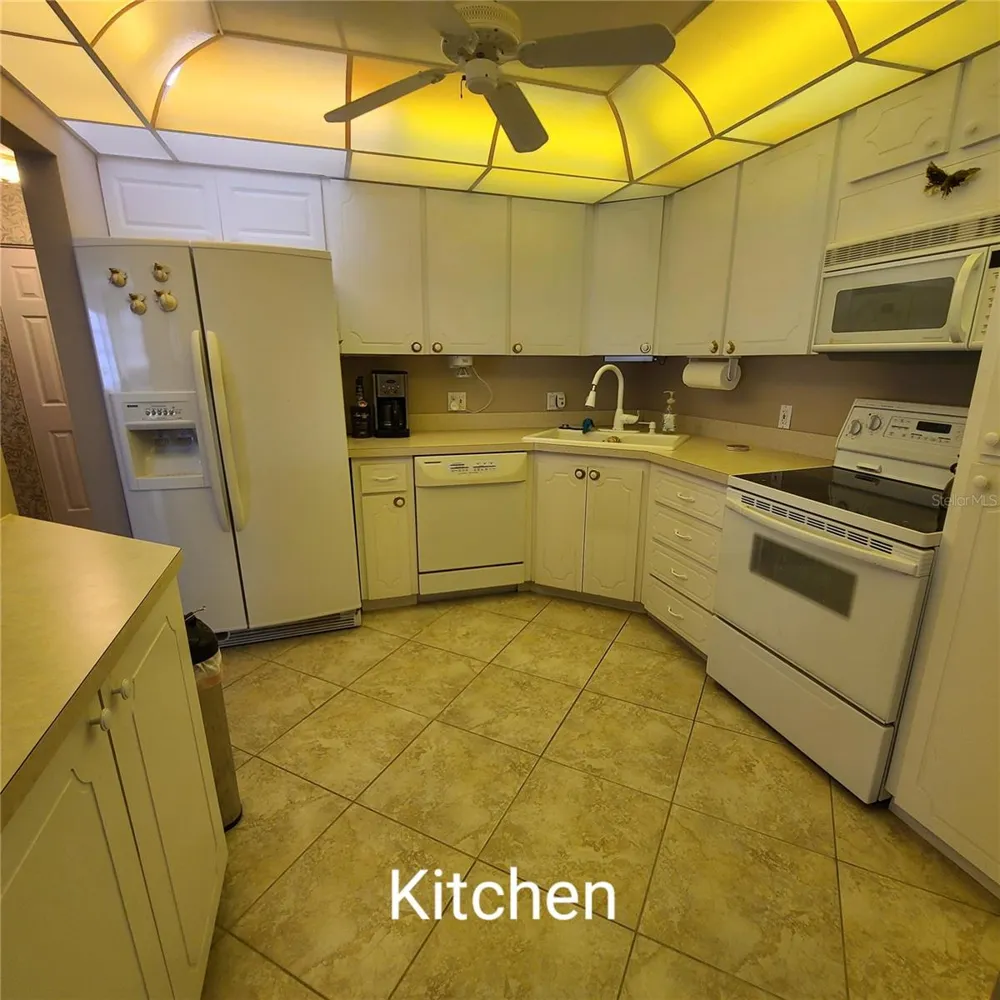 220 BUTTONWOOD CIRCLE #220 Seminole, FL 33777