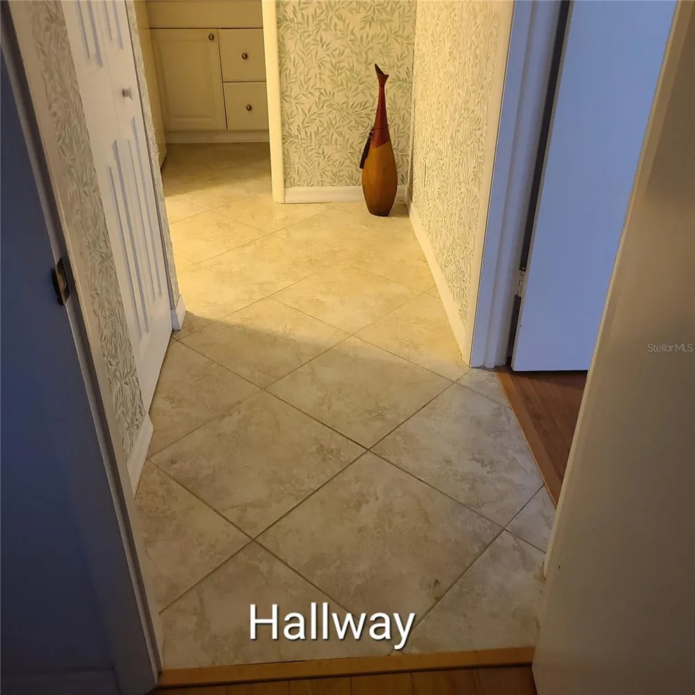 220 BUTTONWOOD CIRCLE #220 Seminole, FL 33777