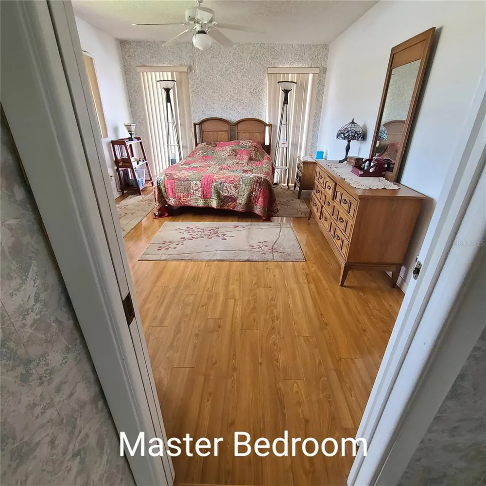 220 BUTTONWOOD CIRCLE #220 Seminole, FL 33777