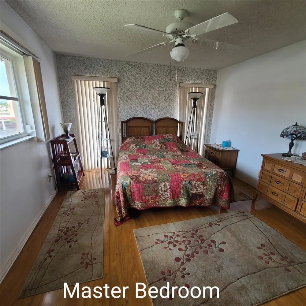 220 BUTTONWOOD CIRCLE #220 Seminole, FL 33777