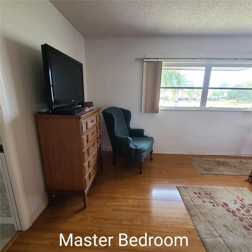 220 BUTTONWOOD CIRCLE #220 Seminole, FL 33777