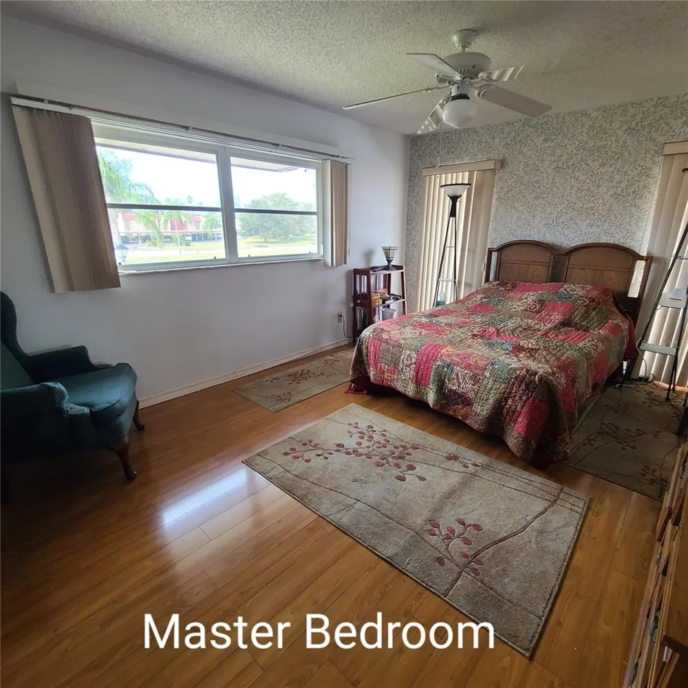 220 BUTTONWOOD CIRCLE #220 Seminole, FL 33777