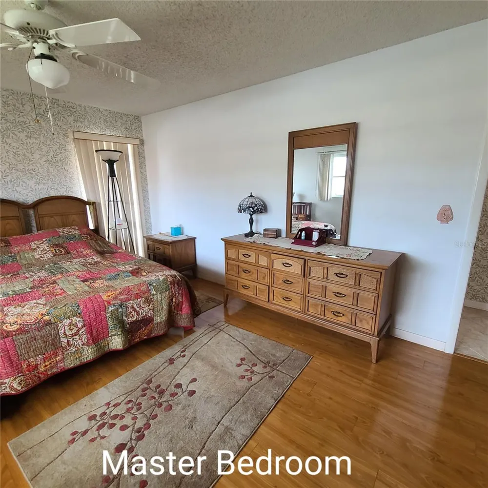 220 BUTTONWOOD CIRCLE #220 Seminole, FL 33777