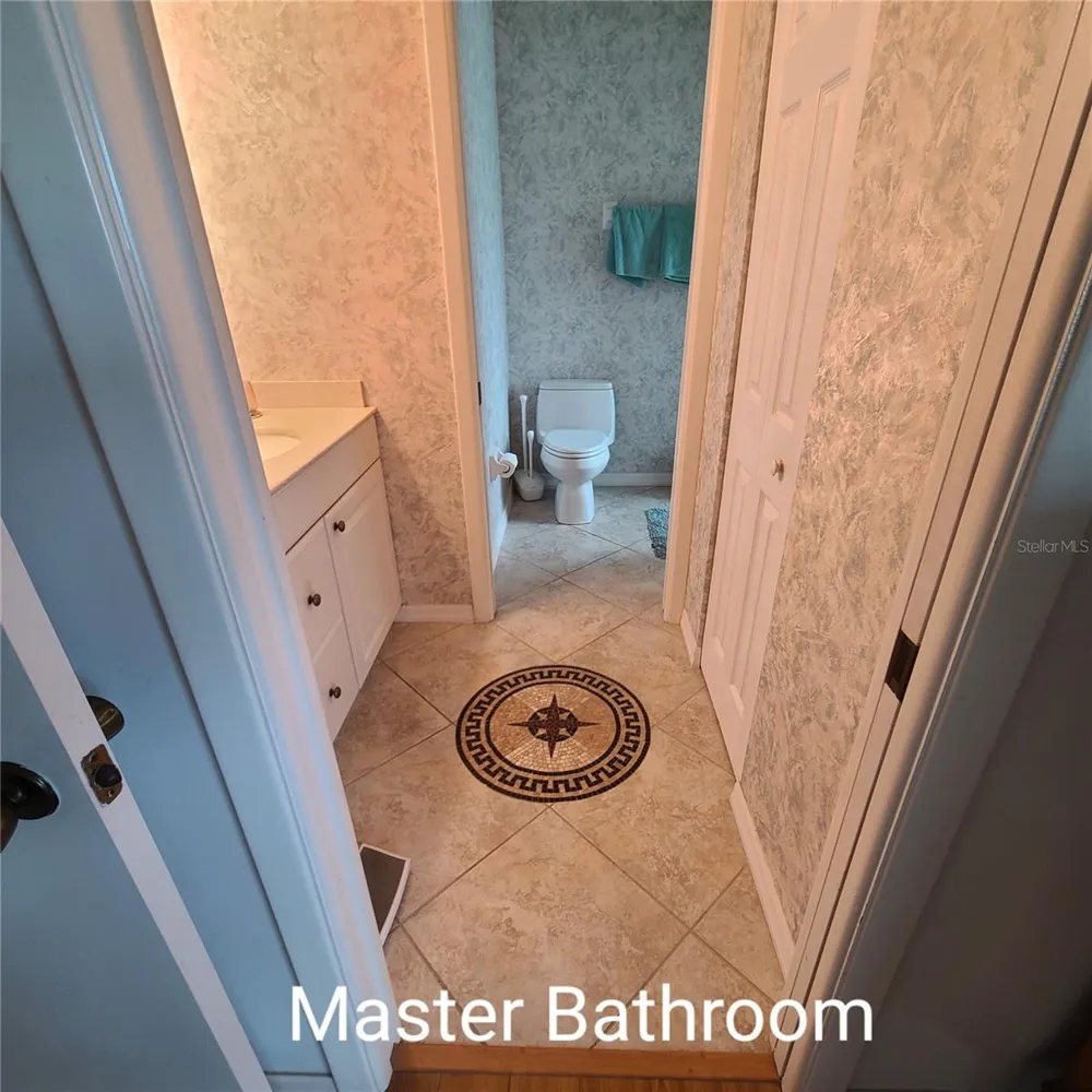 220 BUTTONWOOD CIRCLE #220 Seminole, FL 33777