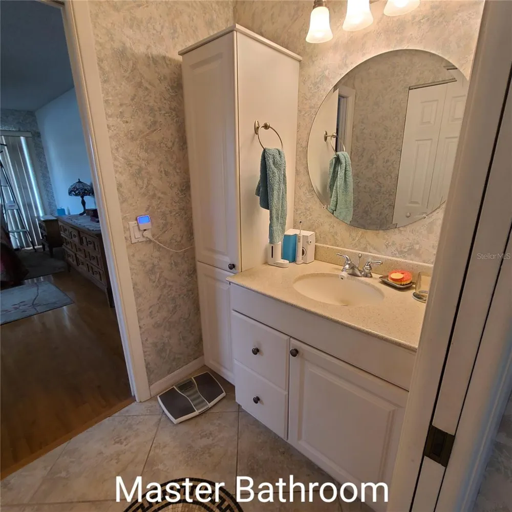 220 BUTTONWOOD CIRCLE #220 Seminole, FL 33777