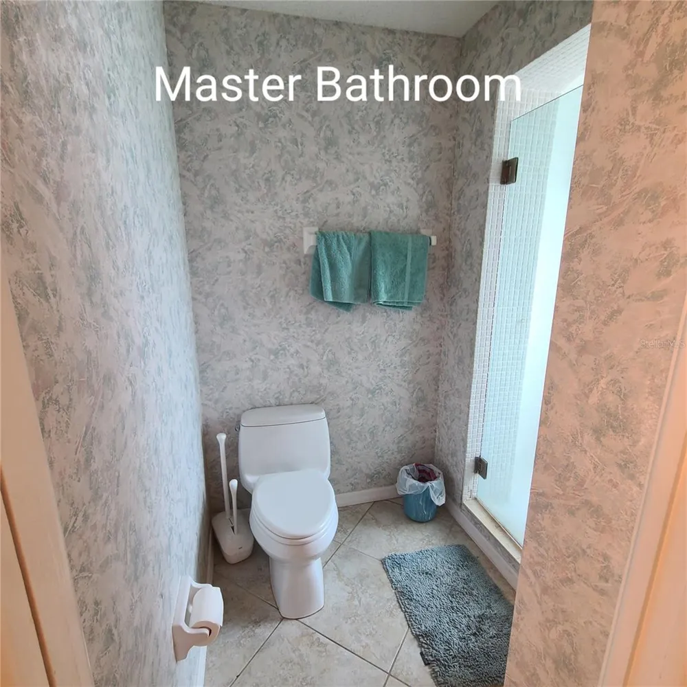 220 BUTTONWOOD CIRCLE #220 Seminole, FL 33777