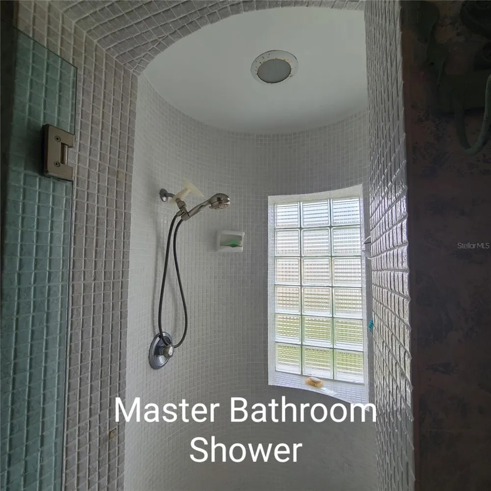 220 BUTTONWOOD CIRCLE #220 Seminole, FL 33777