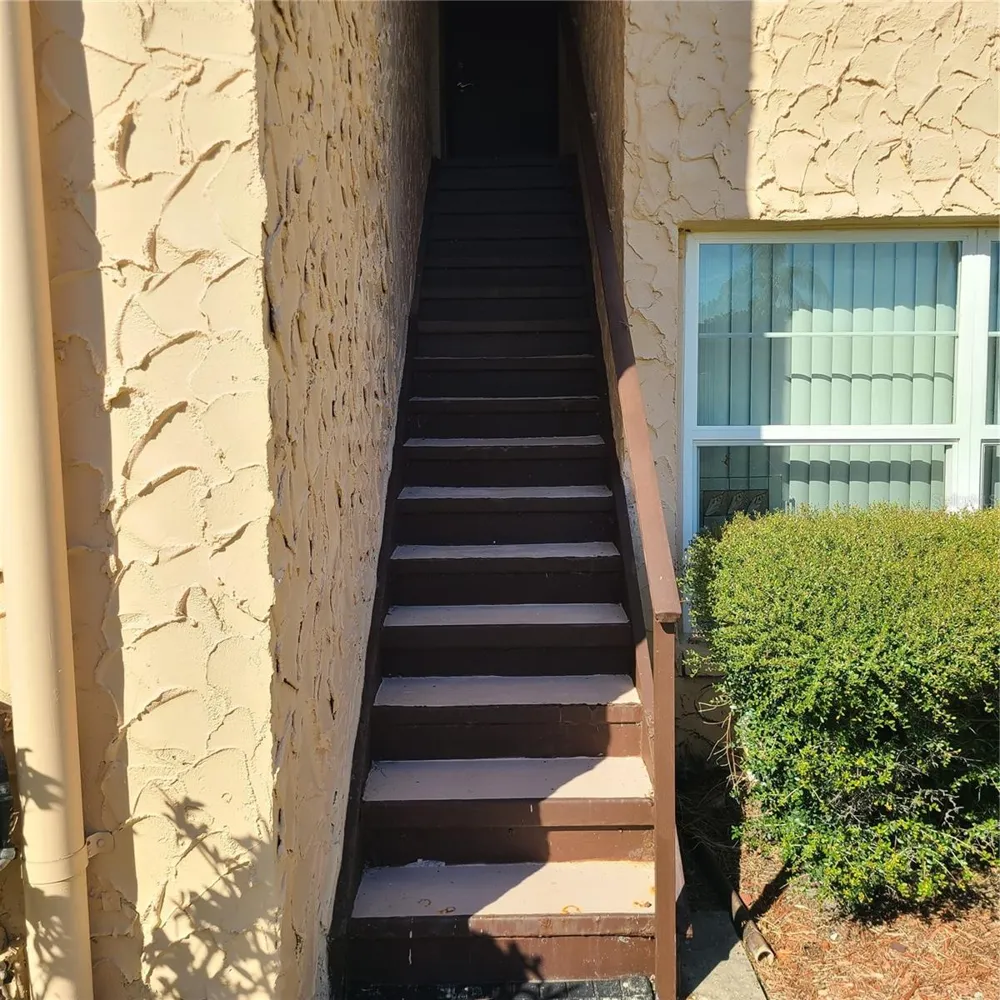220 BUTTONWOOD CIRCLE #220 Seminole, FL 33777
