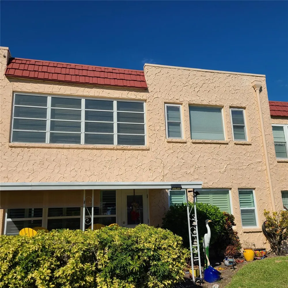 220 BUTTONWOOD CIRCLE #220 Seminole, FL 33777