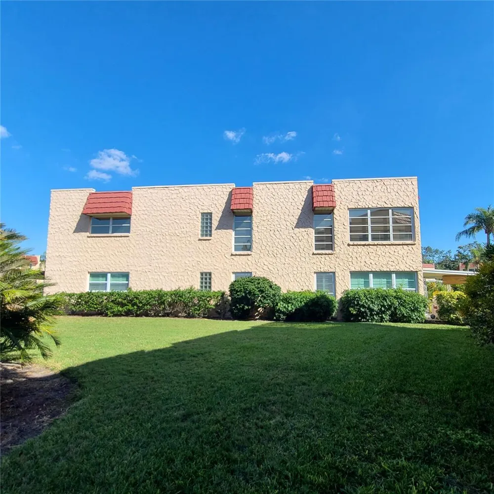 220 BUTTONWOOD CIRCLE #220 Seminole, FL 33777