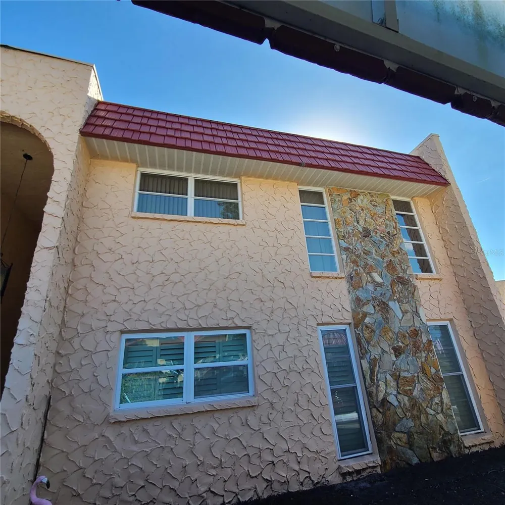 220 BUTTONWOOD CIRCLE #220 Seminole, FL 33777