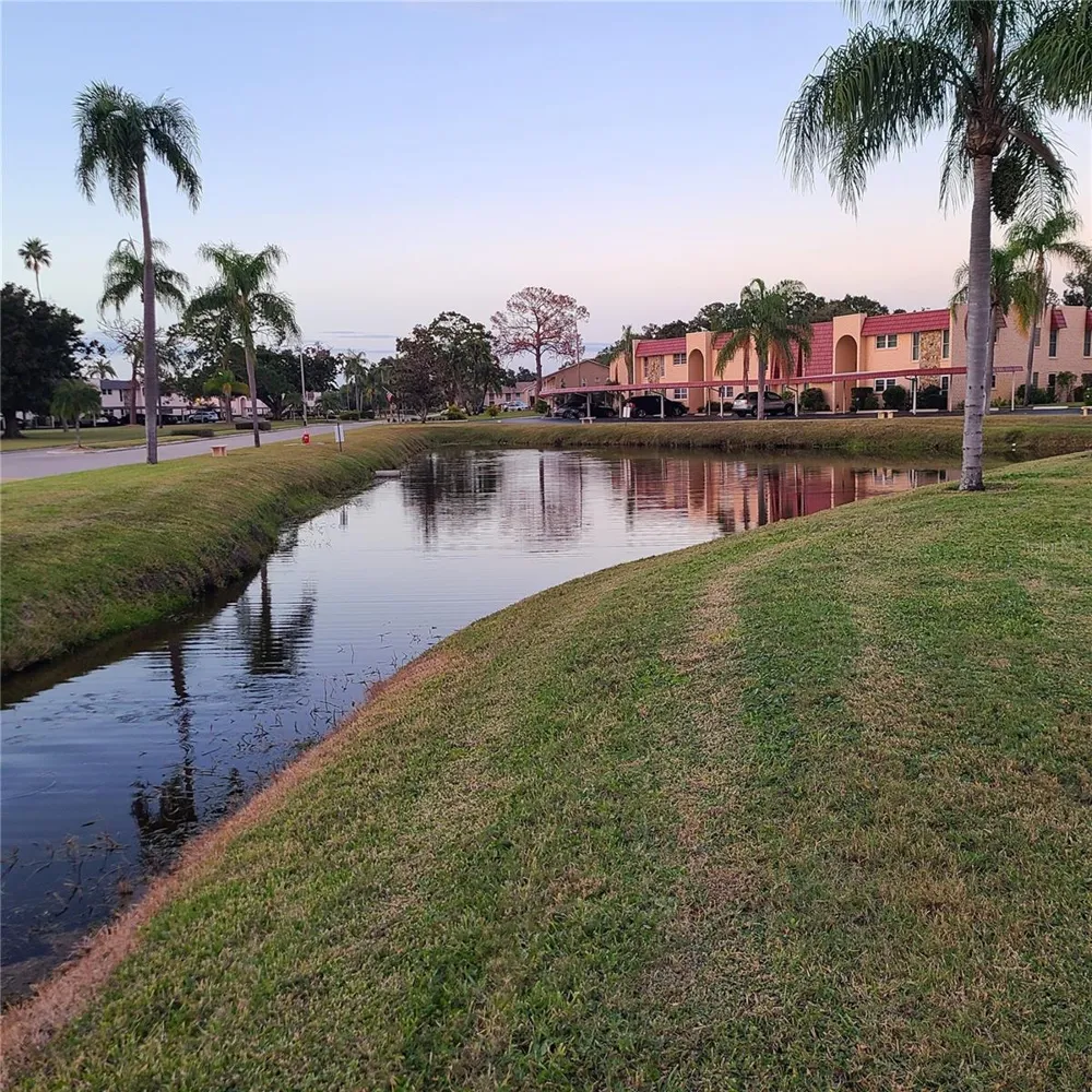 220 BUTTONWOOD CIRCLE #220 Seminole, FL 33777