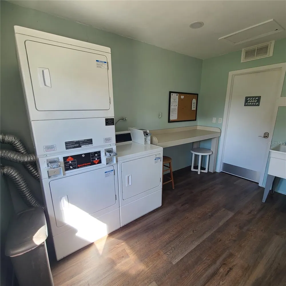 220 BUTTONWOOD CIRCLE #220 Seminole, FL 33777