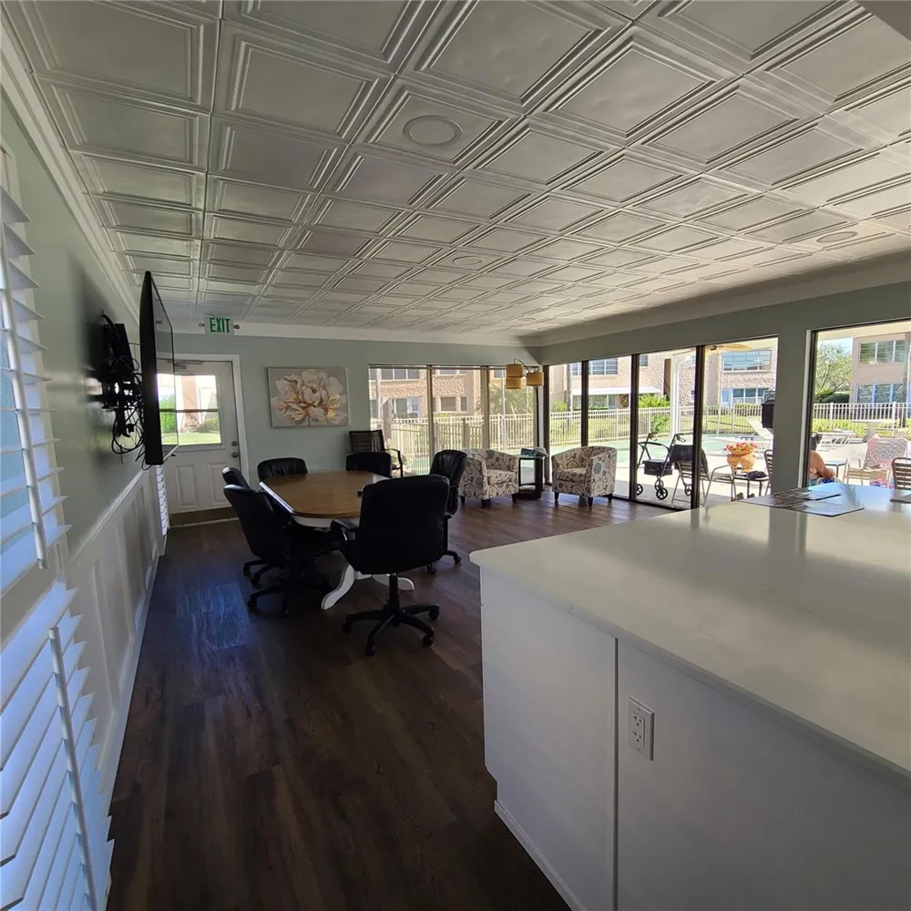 220 BUTTONWOOD CIRCLE #220 Seminole, FL 33777