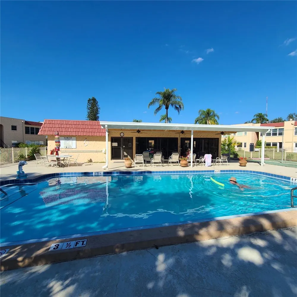220 BUTTONWOOD CIRCLE #220 Seminole, FL 33777