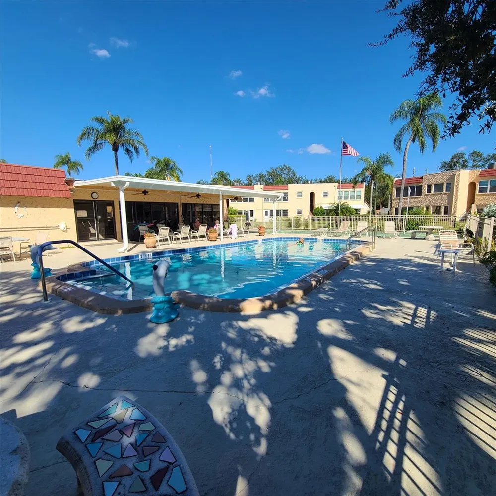 220 BUTTONWOOD CIRCLE #220 Seminole, FL 33777