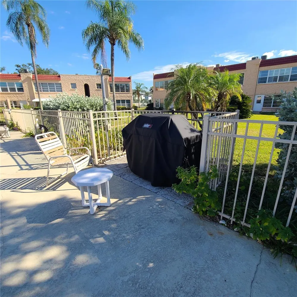 220 BUTTONWOOD CIRCLE #220 Seminole, FL 33777