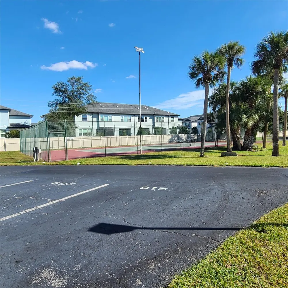 220 BUTTONWOOD CIRCLE #220 Seminole, FL 33777