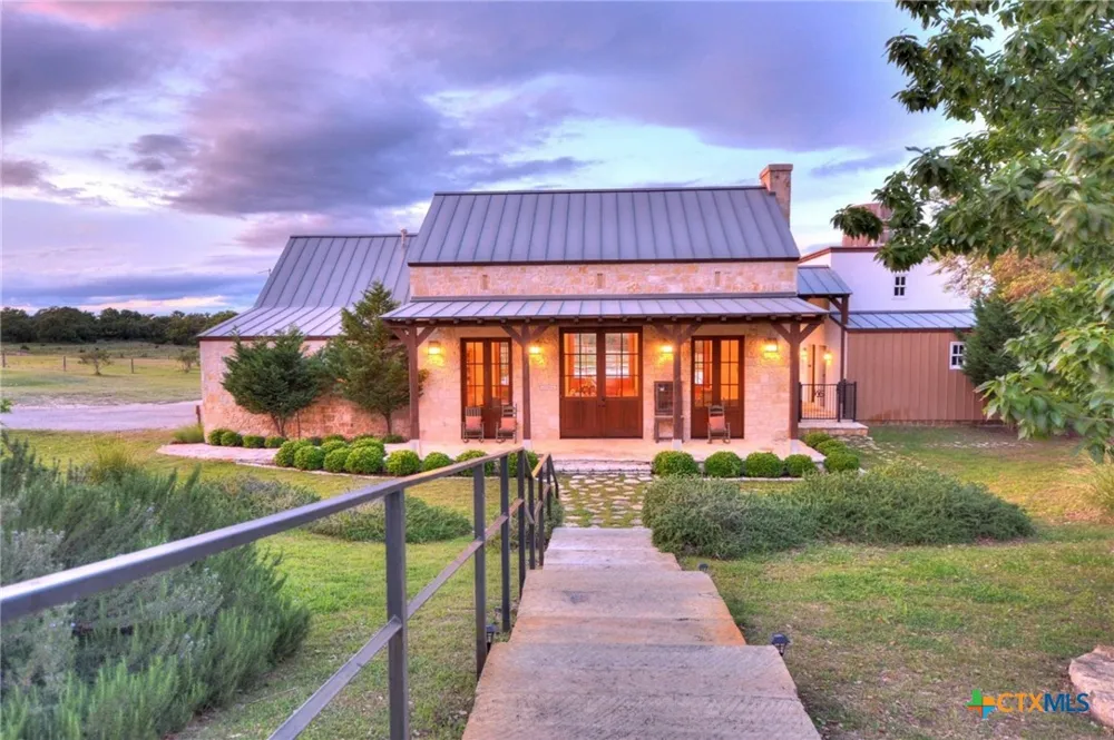 353 Agarita Way Johnson City, TX 78636