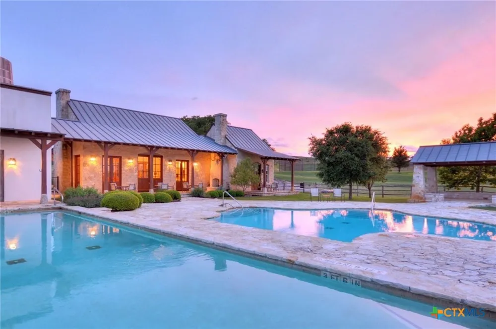 353 Agarita Way Johnson City, TX 78636