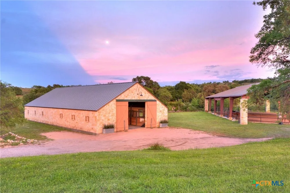 353 Agarita Way Johnson City, TX 78636
