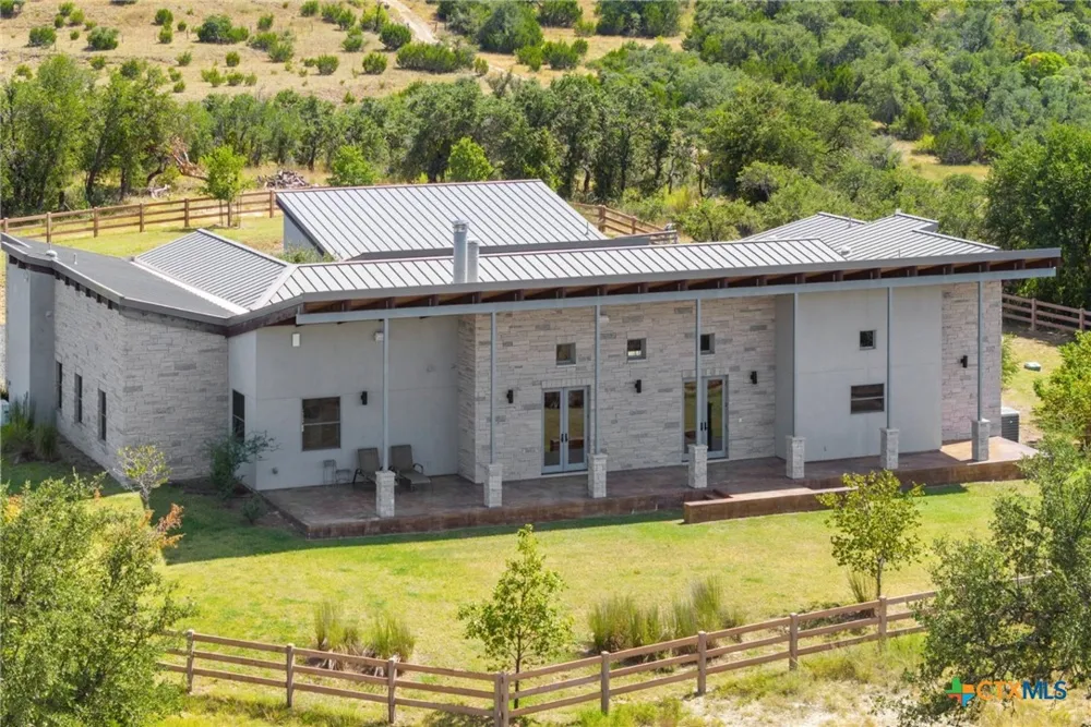 353 Agarita Way Johnson City, TX 78636