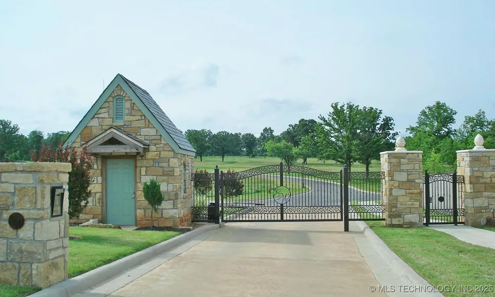 1142 Watercolor Drive Tahlequah, OK 74464