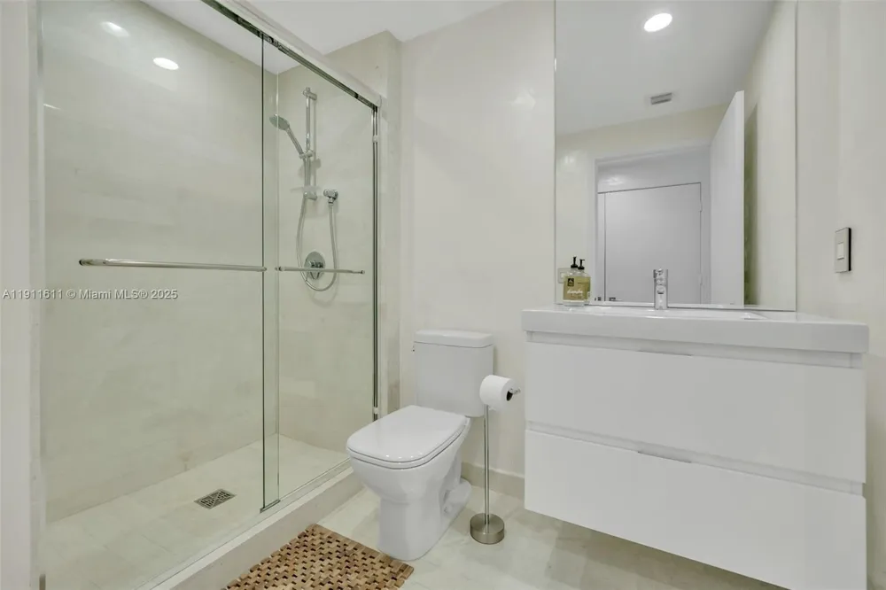 17301 Biscayne Blvd #910 North Miami Beach, FL 33160