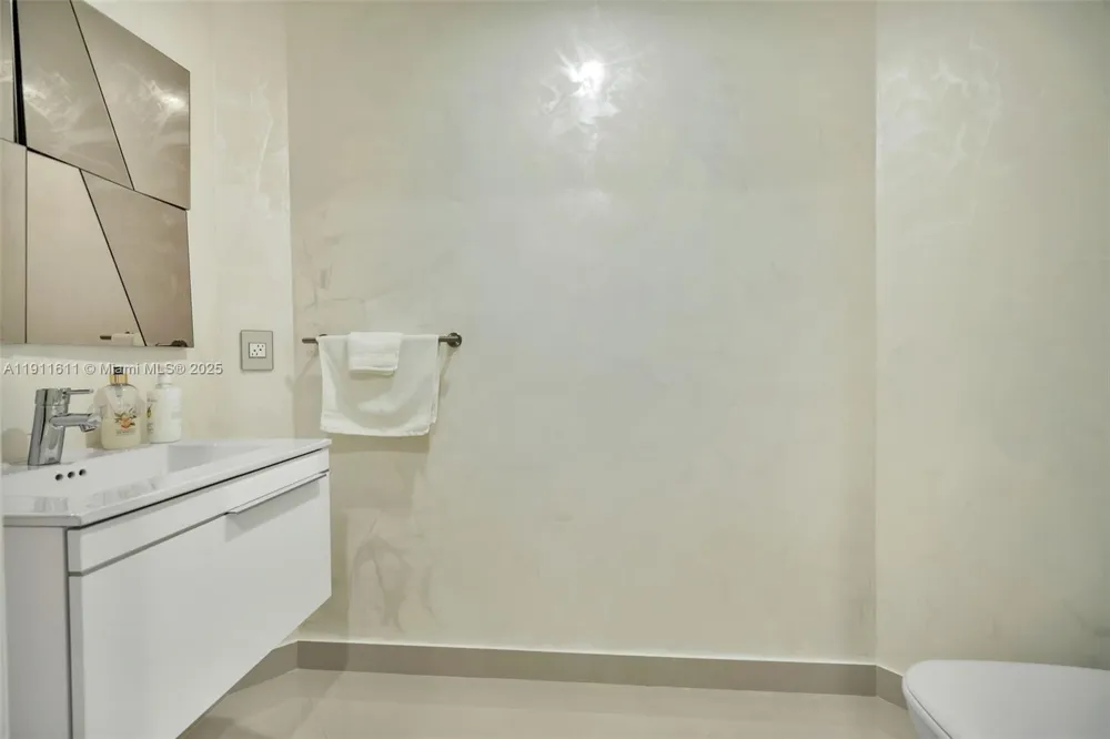 17301 Biscayne Blvd #910 North Miami Beach, FL 33160