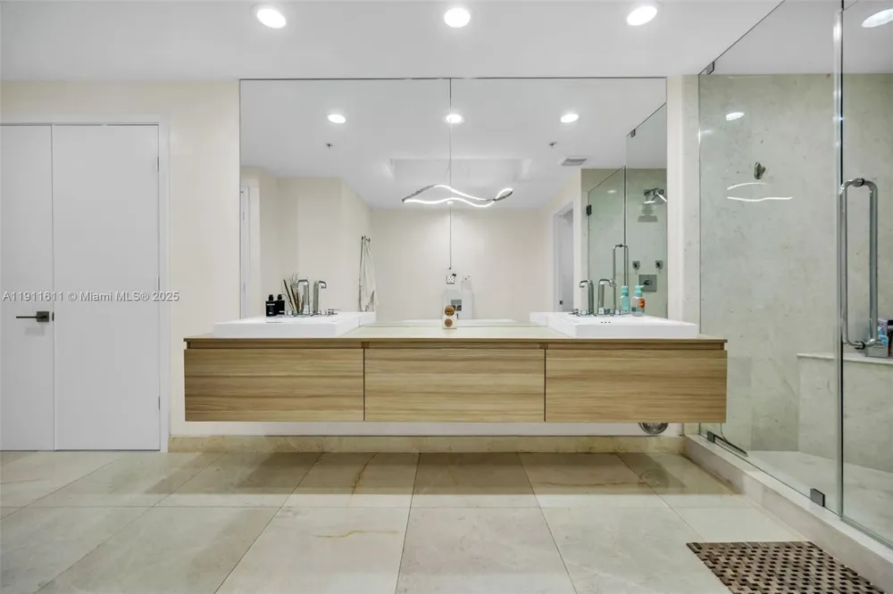 17301 Biscayne Blvd #910 North Miami Beach, FL 33160