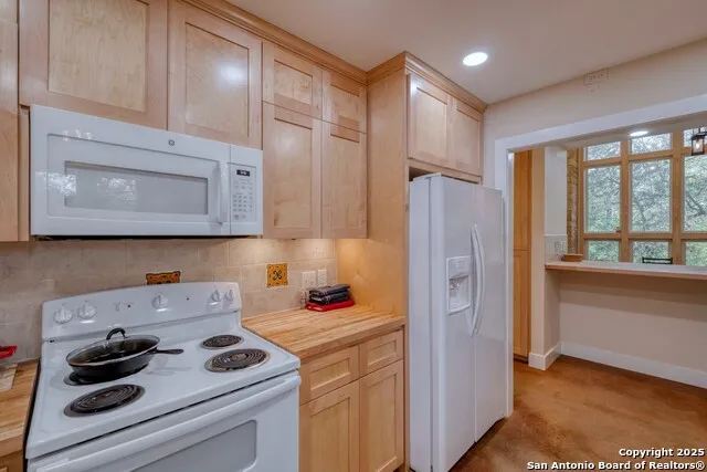 123 Bowie Luling, TX 78648